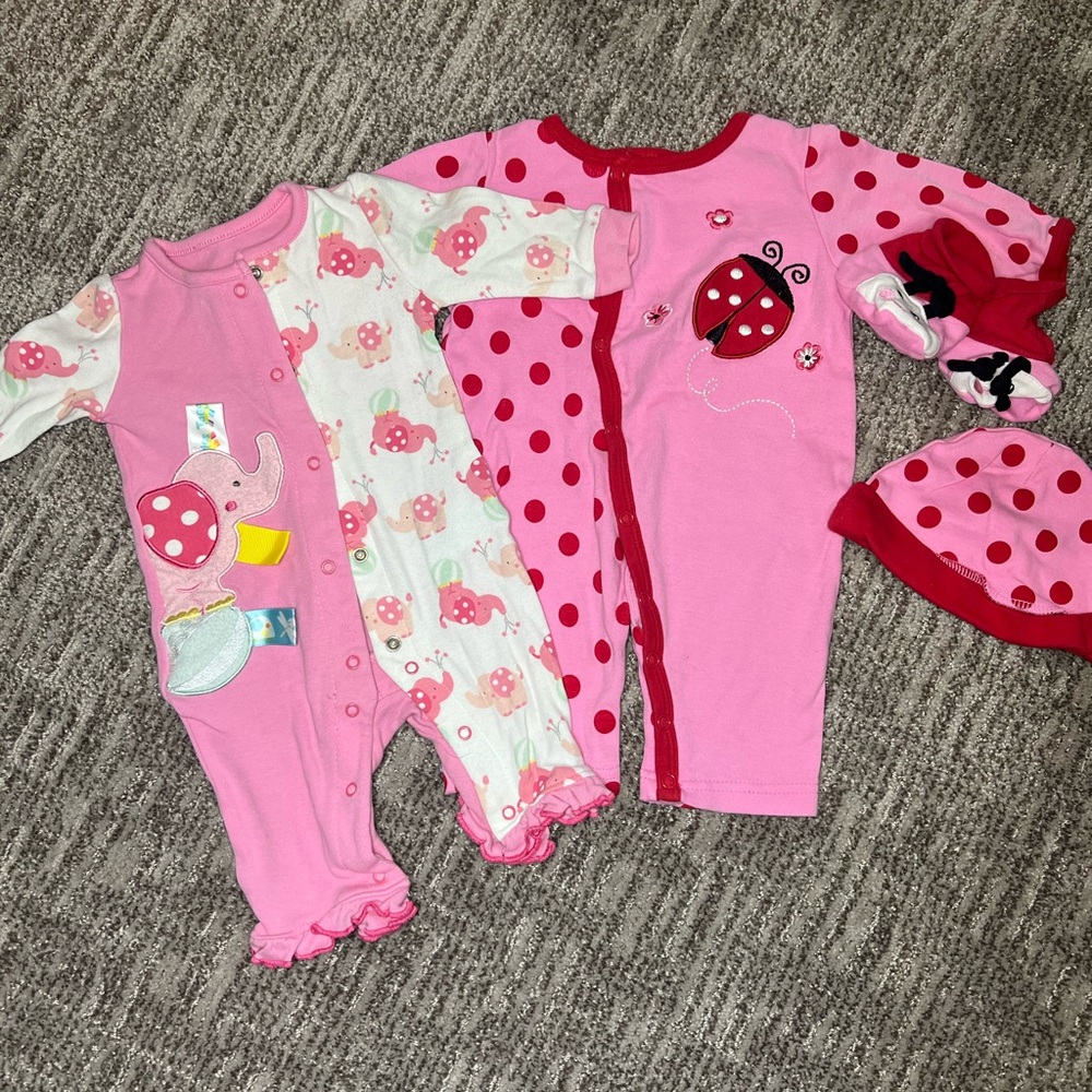 Set of two sleep and play outfits